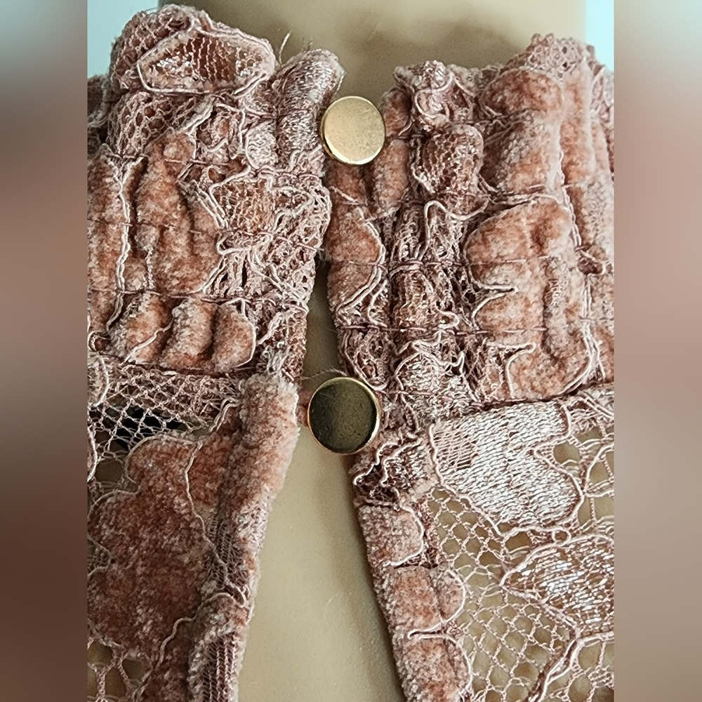 Cable & Gauge mock neck keyhole back, sleeveless burnout velour/lace look blouse - Picture 10 of 11